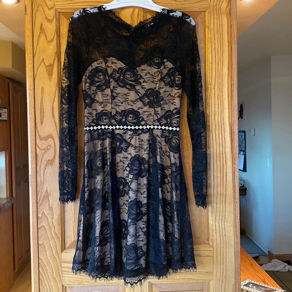 Dresses & Skirts - Soieblu Black Lace Party Dress